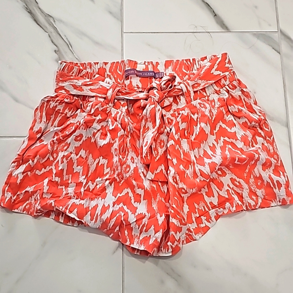 Cute fun short shorts with pockets ~size medium with some stretch